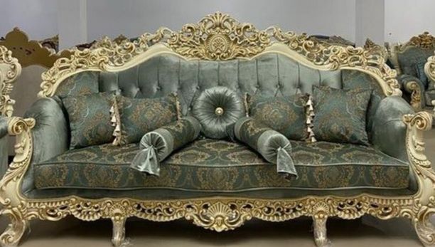 تصویر 4 از کوسن مبل کلاسیک انتخابی شیک برای دکوراسیون منزل